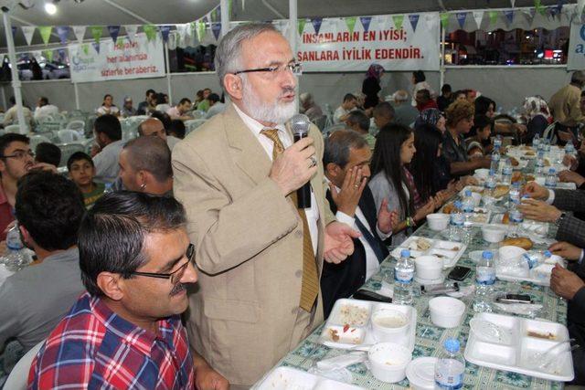 Sivas ta Protokol Ve Halk Ilk Iftarını Birlikte Açtı 1