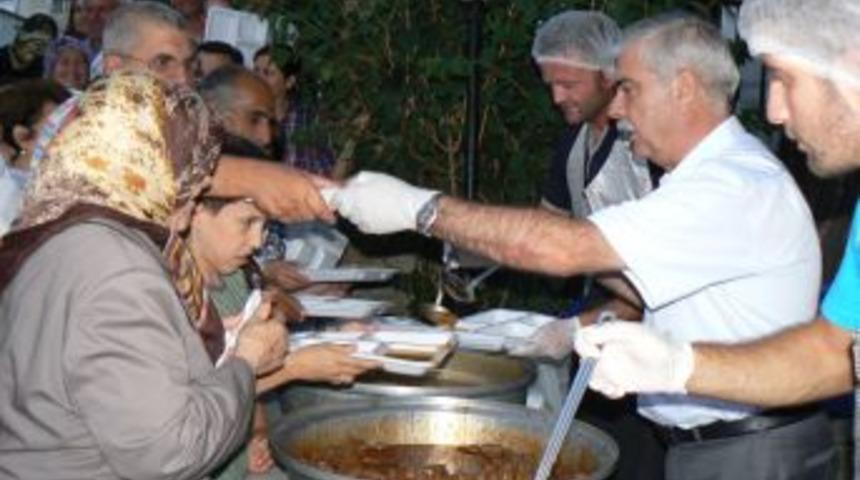 Keşan Belediyesi Vatandaşlara Iftar Verdi