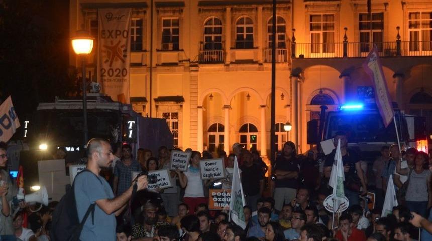 Gezi Parkı Eylemcileri Konak Meydanı&rsquo;na Y&uuml;r&uuml;d&uuml;
