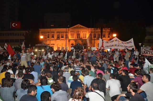 Gezi Parkı Eylemcileri Konak Meydanı’na Yürüdü