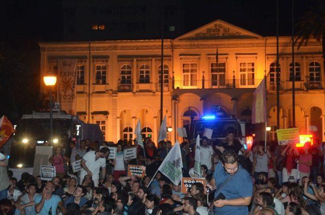 Gezi Parkı Eylemcileri Konak Meydanı’na Yürüdü