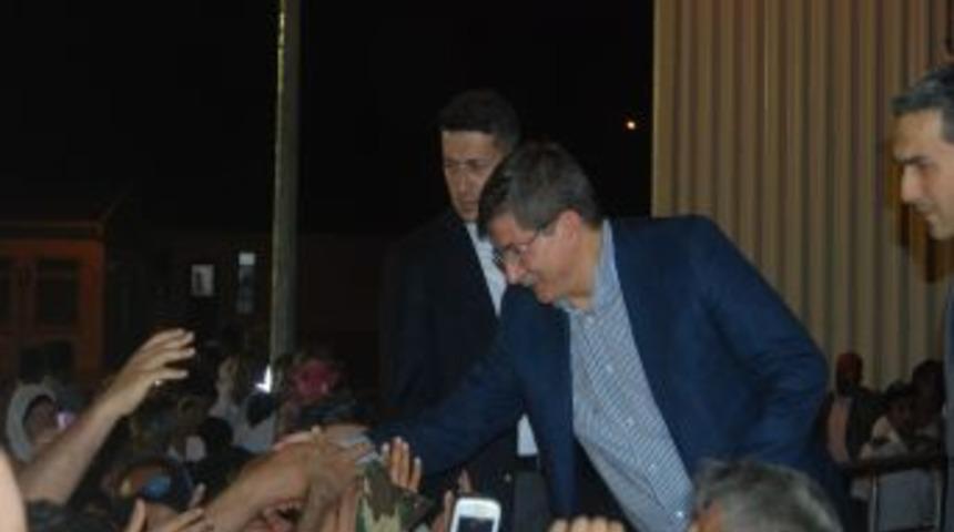 Davutoğlu Ilk Iftarı Suriyelilerle A&ccedil;tı: Siz Bu Coğrafyanın Asli Sahiplerisiniz