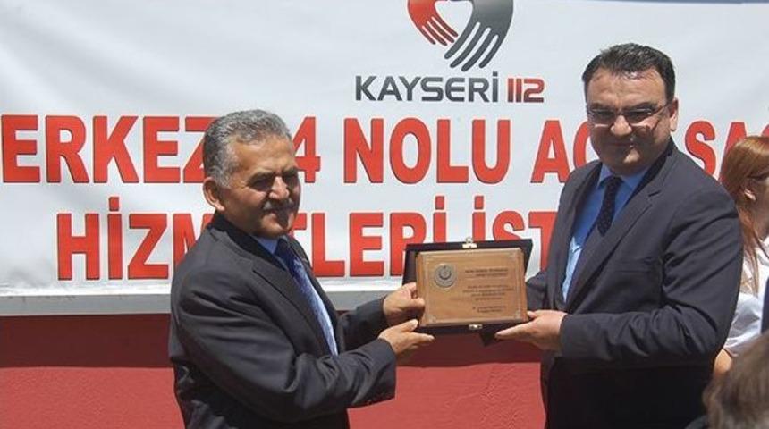 İl Sağlık M&uuml;d&uuml;rl&uuml;ğ&uuml;&rsquo;nden B&uuml;y&uuml;kkılı&ccedil;&rsquo;a Plaket