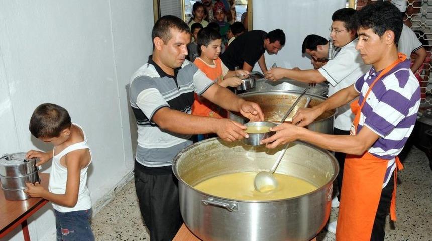 Kumluca'da Iftarlar Hayırseverlerden