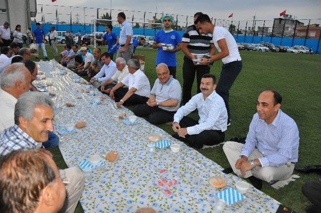 Başkan Kocamaz, Mencik Baba Türbesinde Yemek Dağıttı