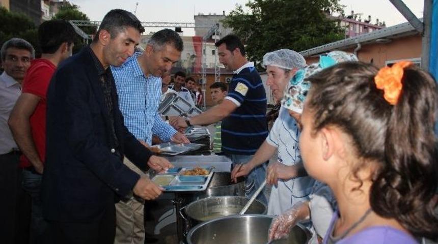 Başkan Melikoğlu İlk İftarını Hemşehrileri İle A&ccedil;tı