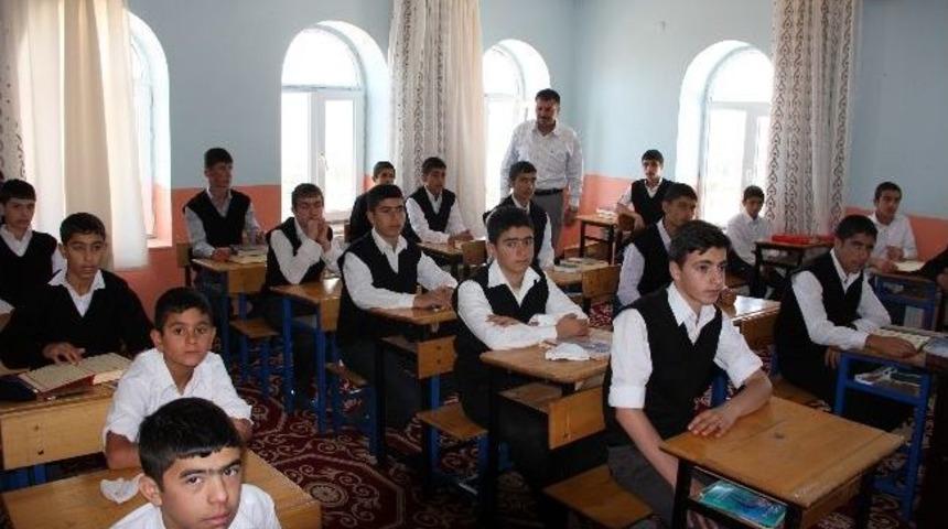Hafızlık Kur'an Kursu İkinci Mezununu Verdi