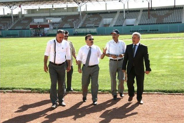 Vali Altınok, Dağılgan Spor Kompleksi’nde İncelemelerde Bulundu 1