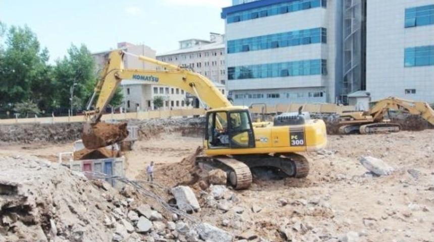 Havuzbaşı Kent Meydanı D&uuml;zenlemesi Başladı