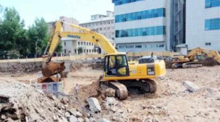 Havuzbaşı Kent Meydanı'nda Hafriyat &Ccedil;alışması Başladı