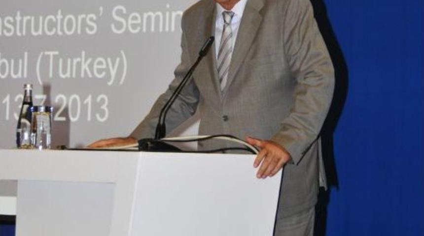 FIFA Antren&ouml;r Eğitmenleri Semineri İstanbul'da Başladı