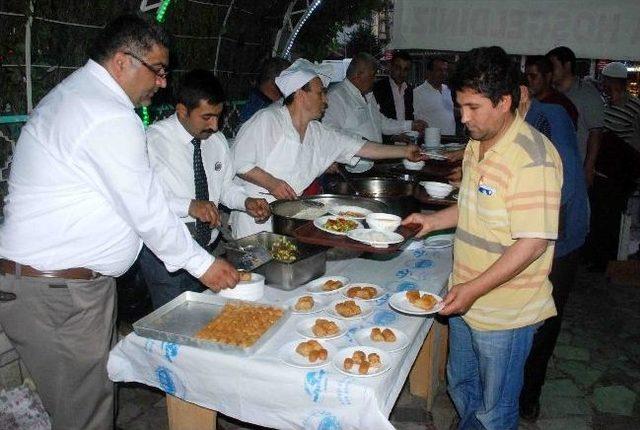 Taşköprü Protokolü İlk İftarını Çadırda Açtı