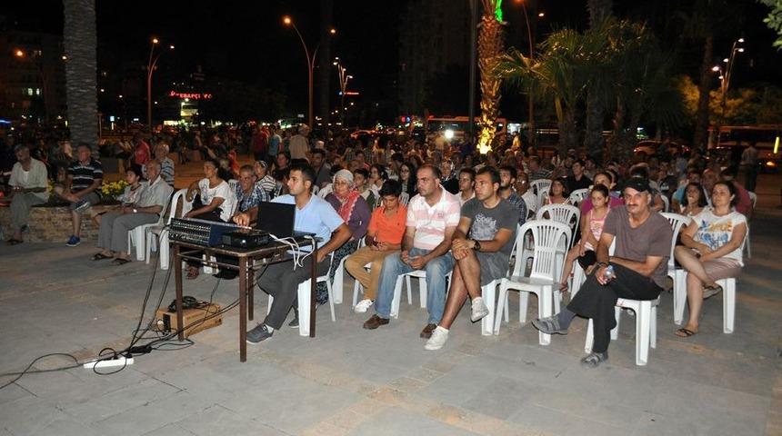 Gen&ccedil;lik Meydanı&rsquo;nda Film G&ouml;sterimi