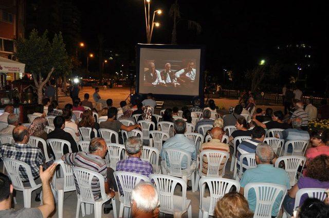 Gençlik Meydanı’nda Film Gösterimi