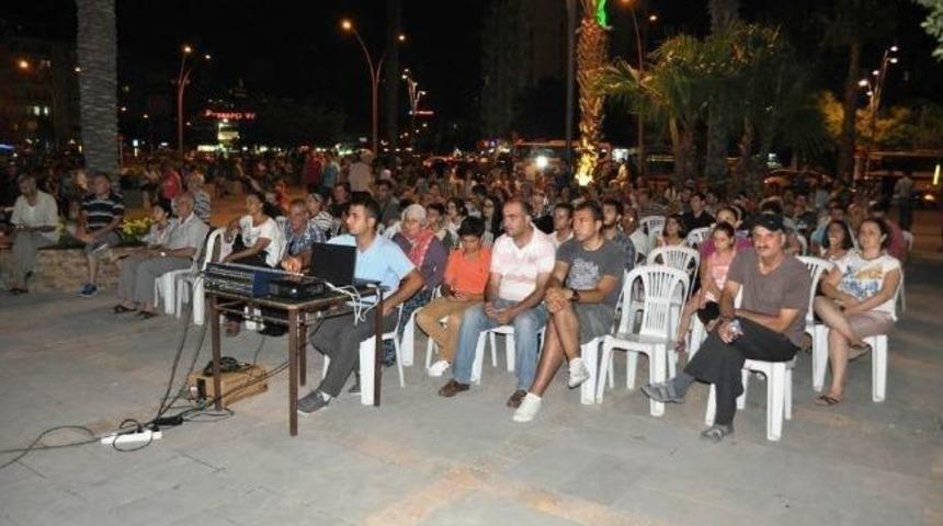 Gen&ccedil;lik Meydanı&rsquo;nda Film G&ouml;sterimi