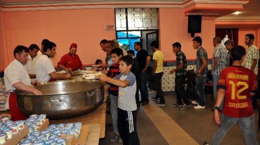 Suşehri&rsquo;nde Her G&uuml;n Bin Kişiye İftar Sofrası Kuruluyor