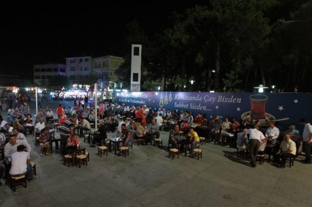 Gebze Kent Meydanında Sohbet Dolu Akşamlar Yaşanıyor