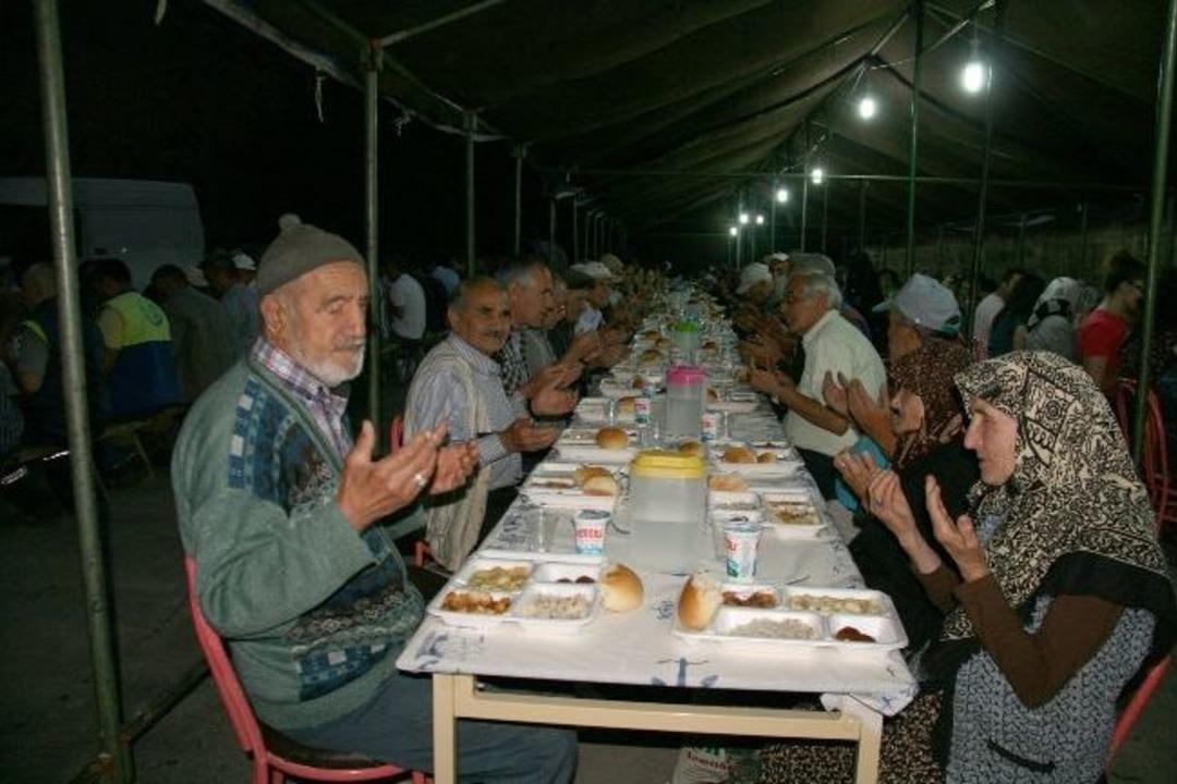 Boz&uuml;y&uuml;k&rsquo;te Ortak İftar Coşkusu