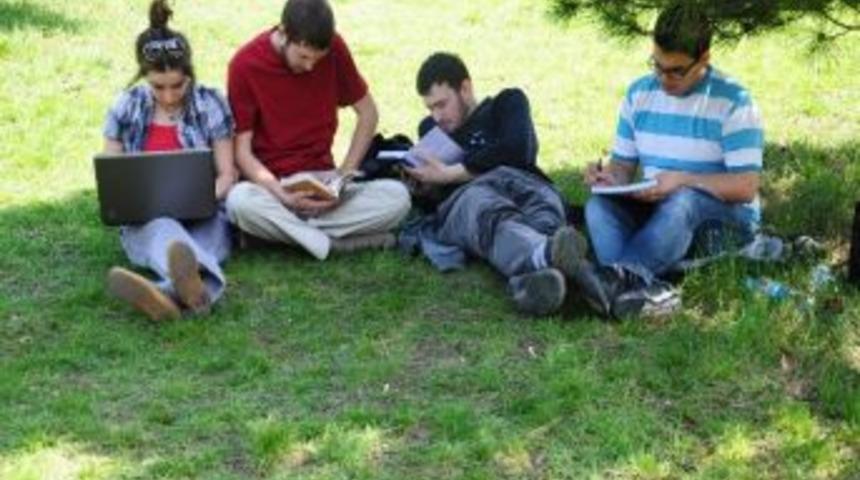 B&uuml;, 2 Bin 965 &Ouml;ğrenci Alacak