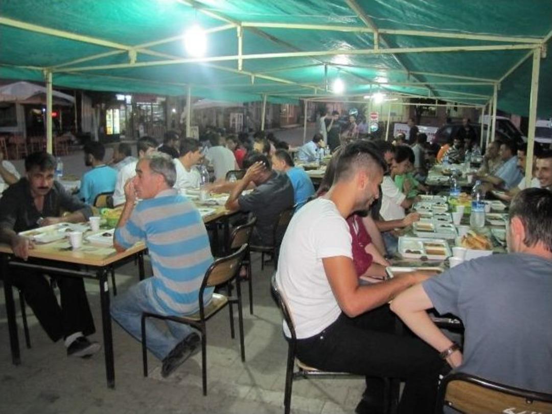 Hisarcık&rsquo;ta Her G&uuml;n 300 Kişiye İftar Yemeği