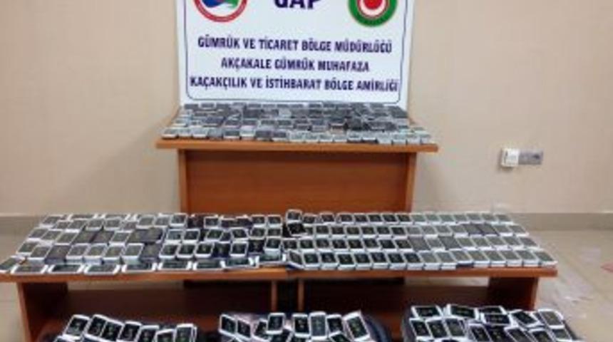 Dubai Yolcularının Bagajından 615 Ka&ccedil;ak Cep Telefonu &Ccedil;ıktı