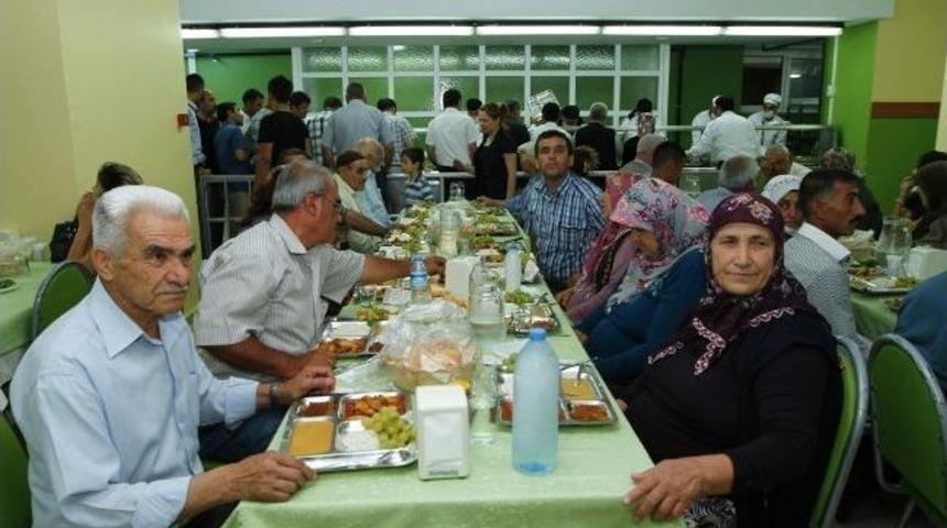 B&uuml;y&uuml;kşehir İlk İftarı Şehit Yakınlarına Verdi