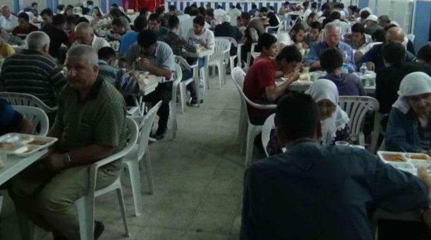 Simav Belediyesi'nden Her G&uuml;n 300 Kişiye İftar