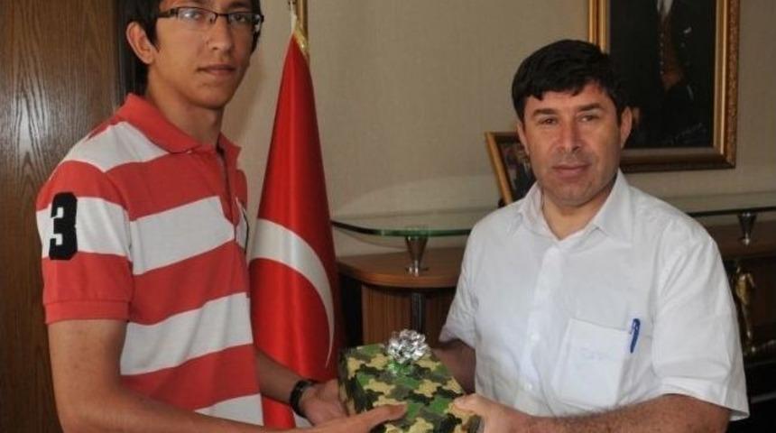 Lys T&uuml;rkiye Birincisinden Milli Eğitim M&uuml;d&uuml;r&uuml;ne Ziyaret