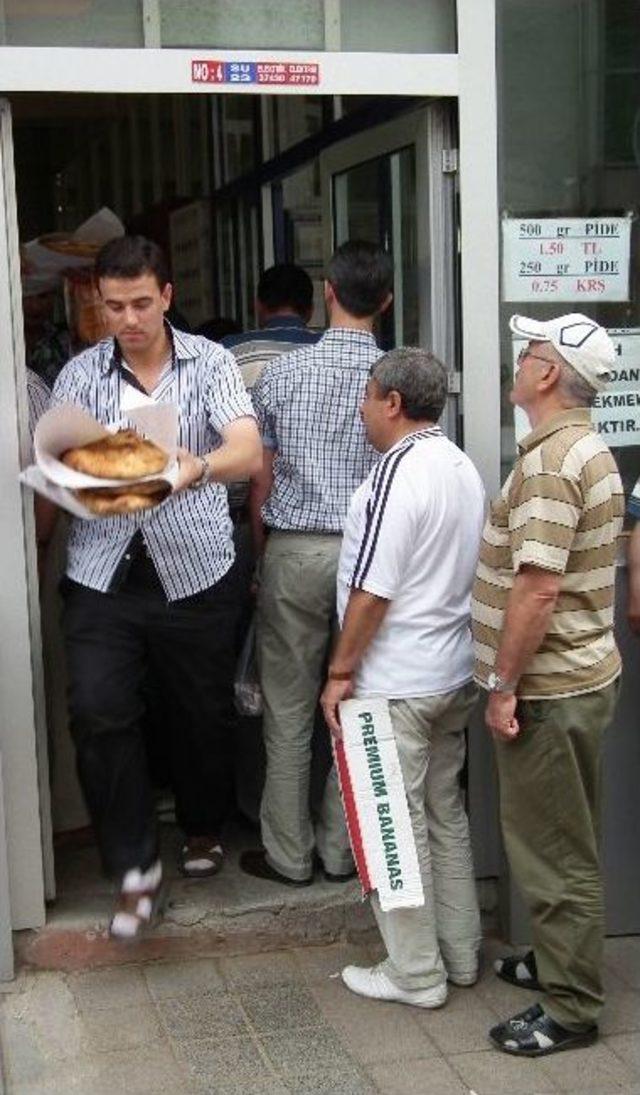 K&uuml;tahya&rsquo;da Pide Kuyruğu Geleneği 1