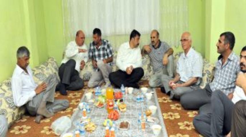 Belediye Başkanı Ayanoğlu, Ilk Iftarı Gecekonduda Yaptı