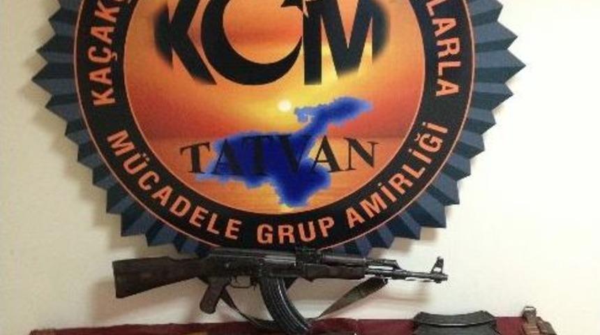 Bitlis&rsquo;te Ka&ccedil;ak Silah Operasyonu