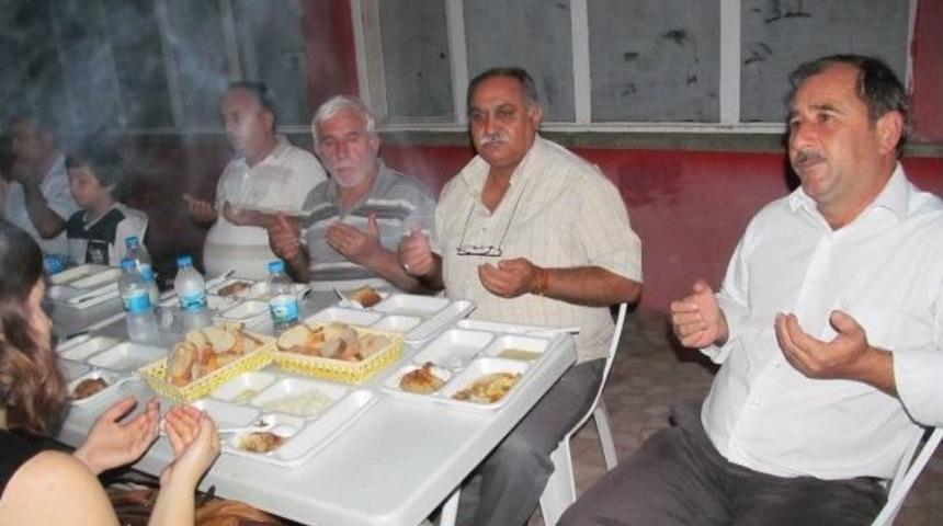 Kadık&ouml;y&rsquo;de Başkan &Ouml;zel&rsquo;den İlk İftar