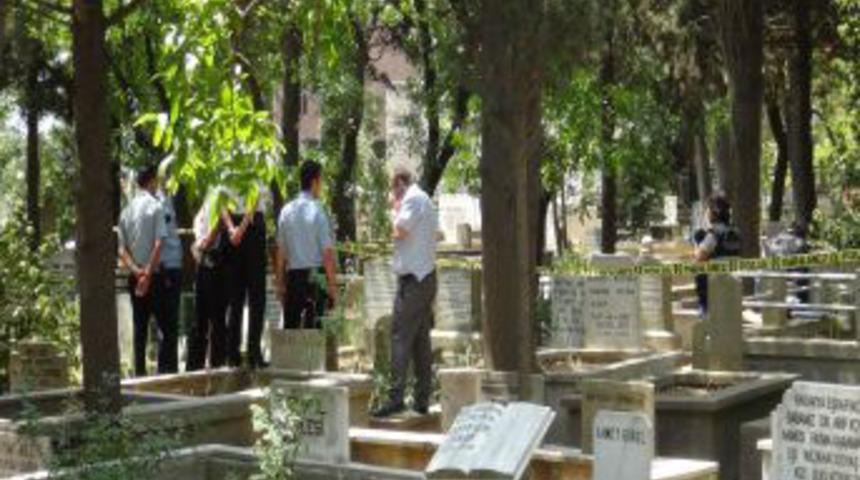 Mezarlıkta bebek cesedi alarmı