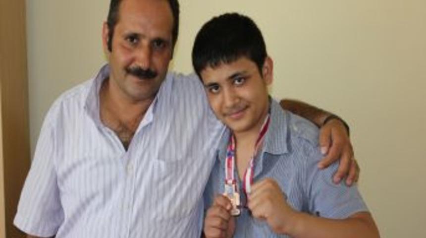 Hataylı Boks&ouml;r Şırnak'ta Bronz Madalya Aldı