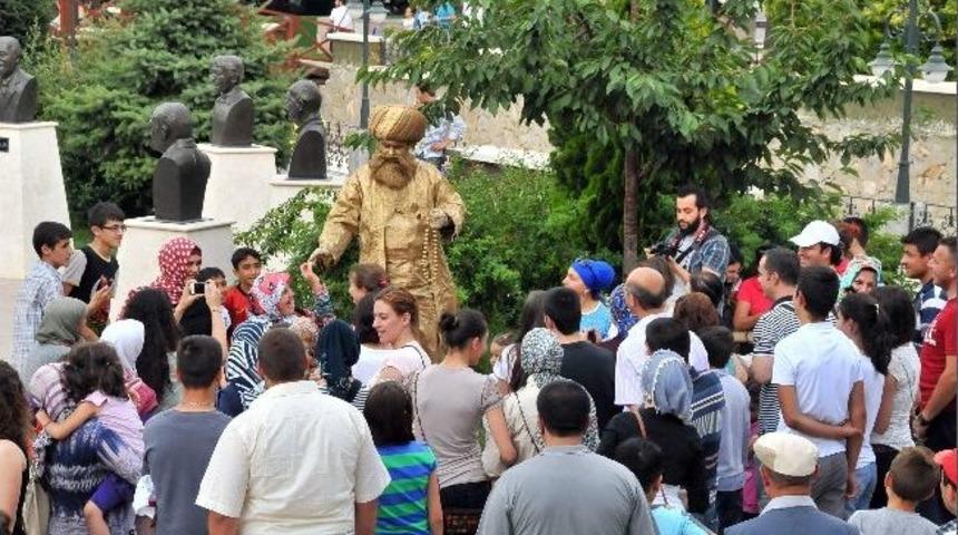 Akşehir&rsquo;de Pandomim Ve Canlı Heykel G&ouml;sterisi