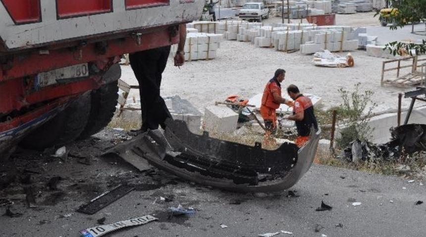 Afyonkarahisar&rsquo;da Trafik Kazası: 1 &Ouml;l&uuml;, 3 Yaralı