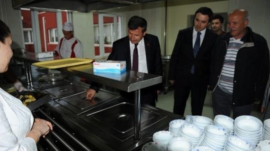 Vali Yılmaz, İlk Orucunu Huzurevi Sakinleriyle Birlikte A&ccedil;tı