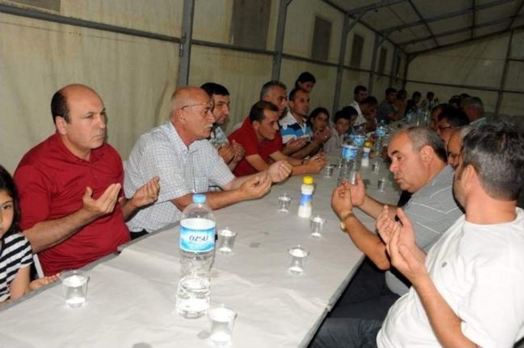 Belediye &Ccedil;adırında İlk İftar