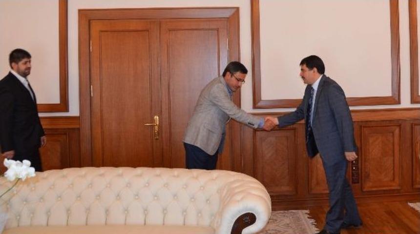 Yeni Malatyaspor Y&ouml;netimi Vali Vasip Şahin&rsquo;i Ziyaret Etti