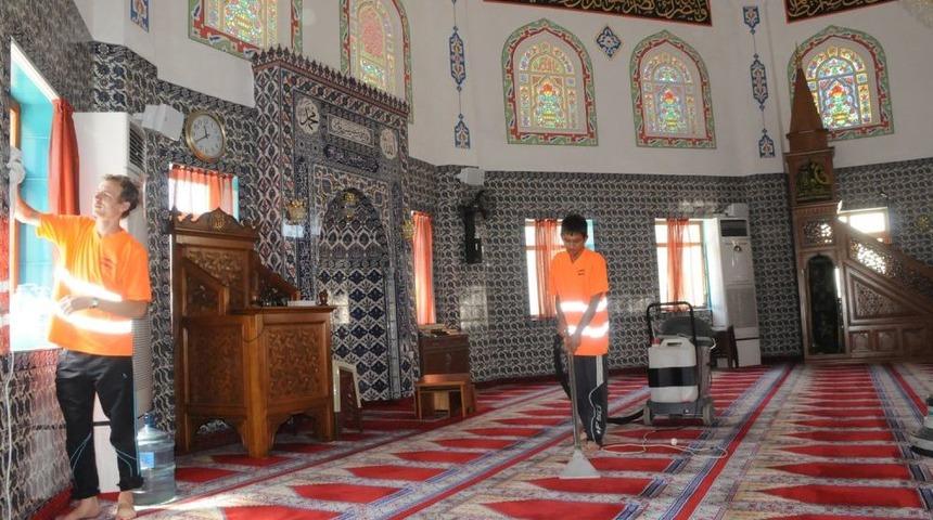 Etimesgut'ta Camilerde Ramazan Temizliği