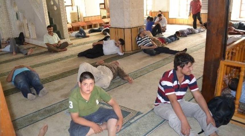Namaz Sonrası Camiler Otele D&ouml;nd&uuml;