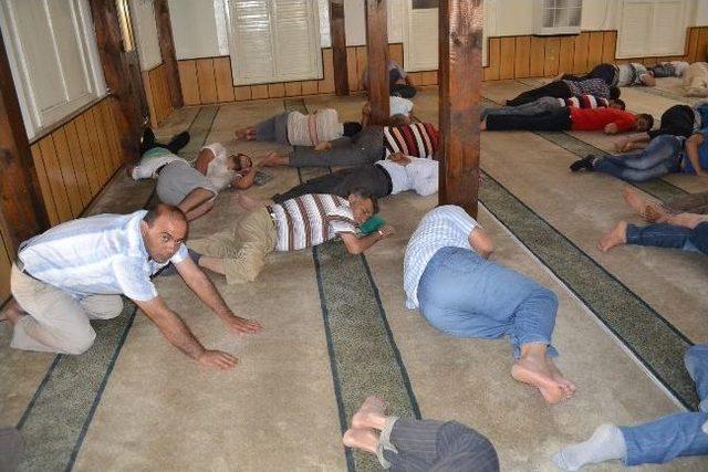 Namaz Sonrası Camiler Otele Döndü