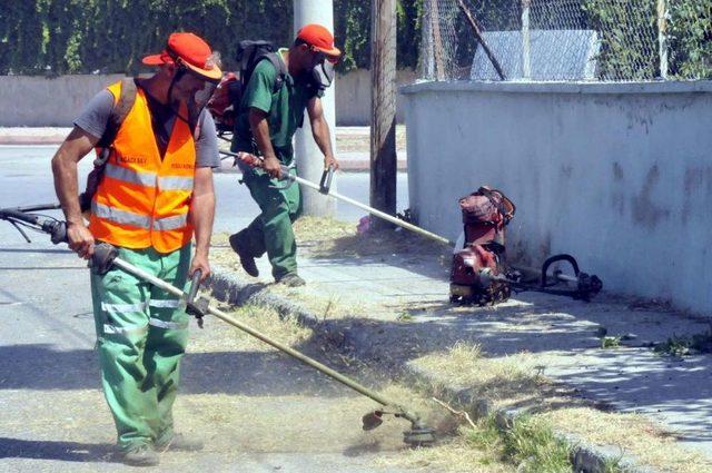 Akdeniz Ilçesinde Mahallelerde Temizlik Çalışması