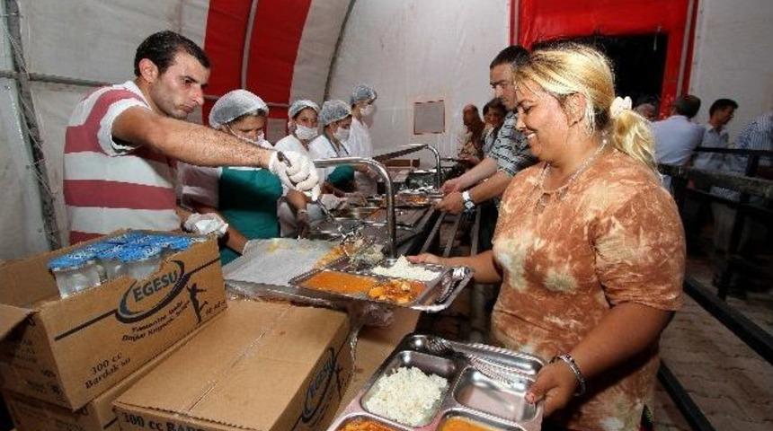 Karşıyaka&rsquo;da İlk İftar...