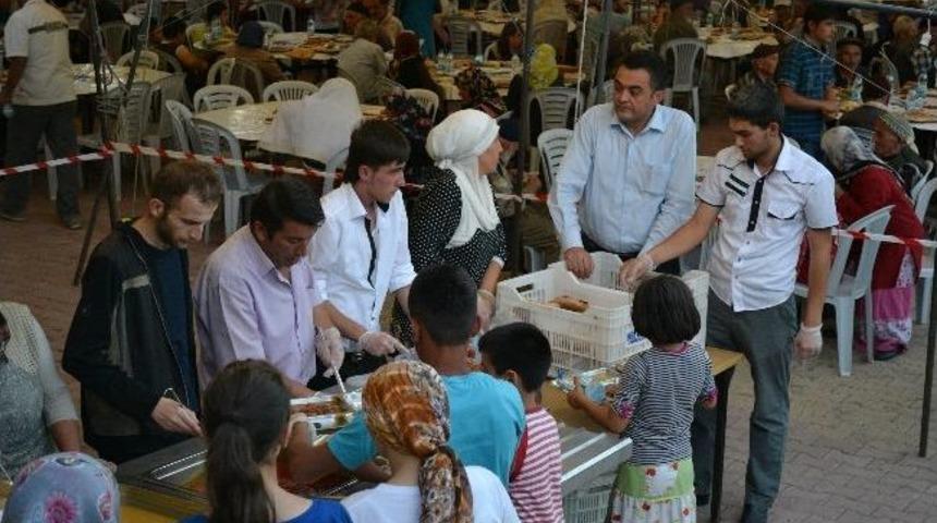 Başkan Sezer, Vatandaşlarla İftar Yaptı