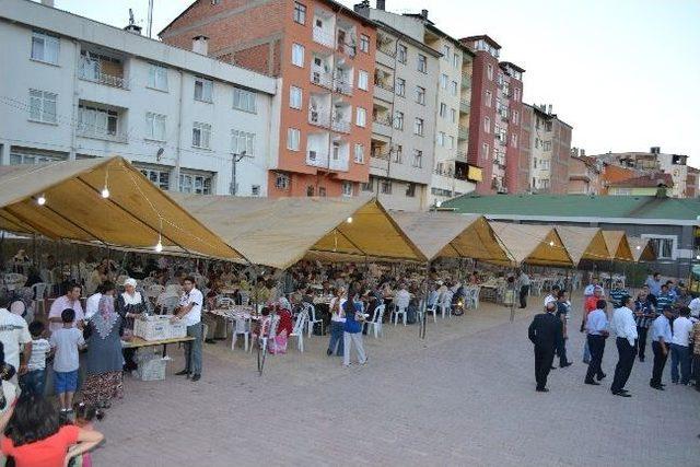 Başkan Sezer, Vatandaşlarla İftar Yaptı