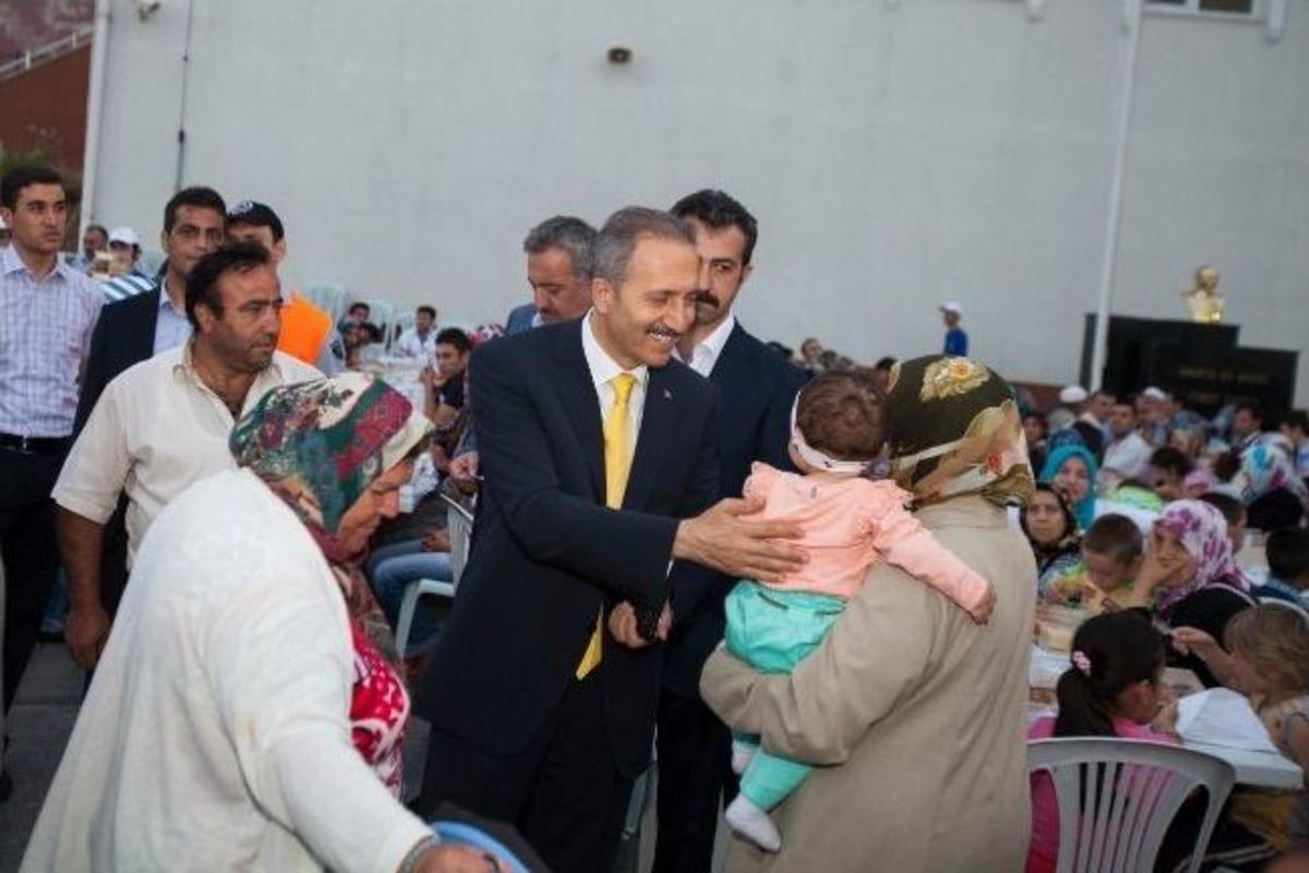 K&uuml;&ccedil;&uuml;k&ccedil;ekmece&rsquo;de Sokak İftarlarında İlk Buluşma