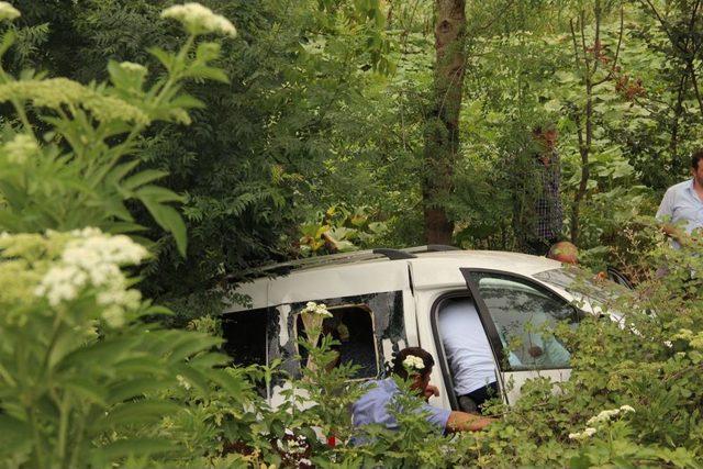 Akyazı'da Trafik Kazası: 3 Yaralı