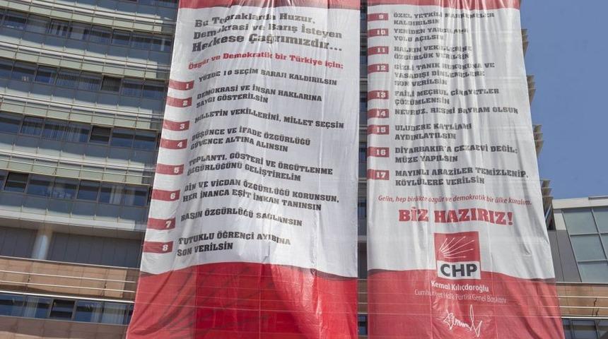 Kılı&ccedil;daroğlu'nun Gen&ccedil;lere Tavsiye Ettiği Bildirge CHP Binasına Asıldı