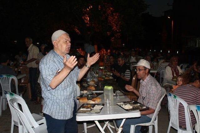 Edremit Belediyesi İftar Sofrası Kurdu 1